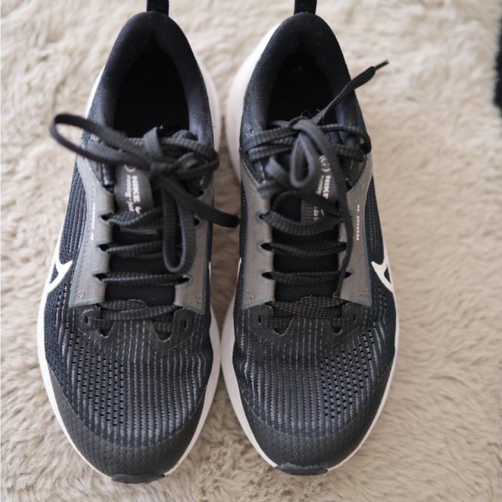 Nike Air Zoom Pegasus 40 Big Kids
Running Shoes Size 2 Black